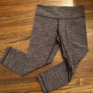 LuLulemon Crop Pants Size 4